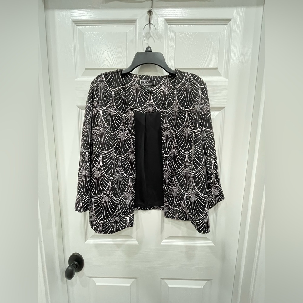 NYCC black/white print open front 3/4 sleeve blazer/dinner jacket. Women’s L.
